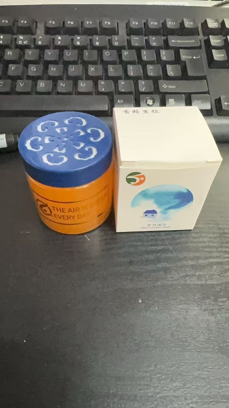 Gulong car air freshener, a high-end solid perfume for men, with a premium fragrance that eliminates odors in the car.